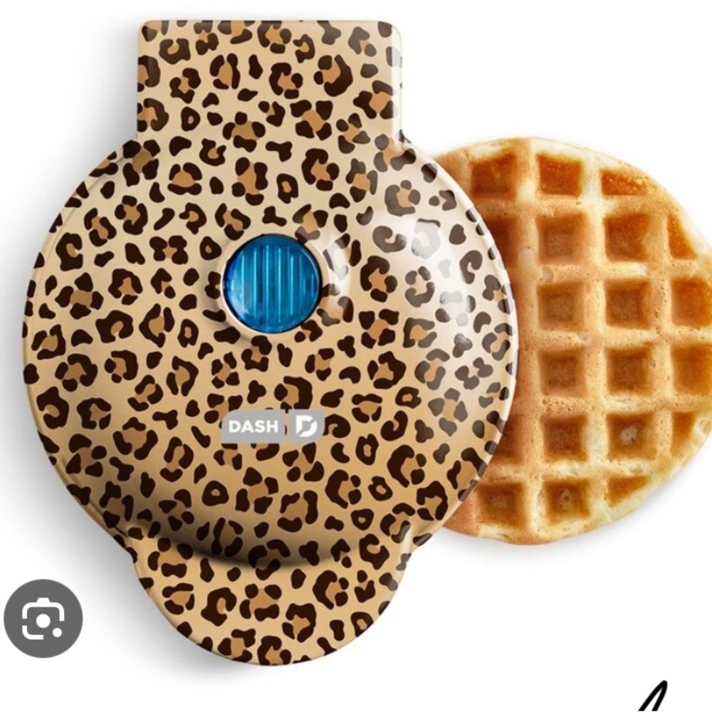 NWT Nostalgia Leopard Waffle Maker